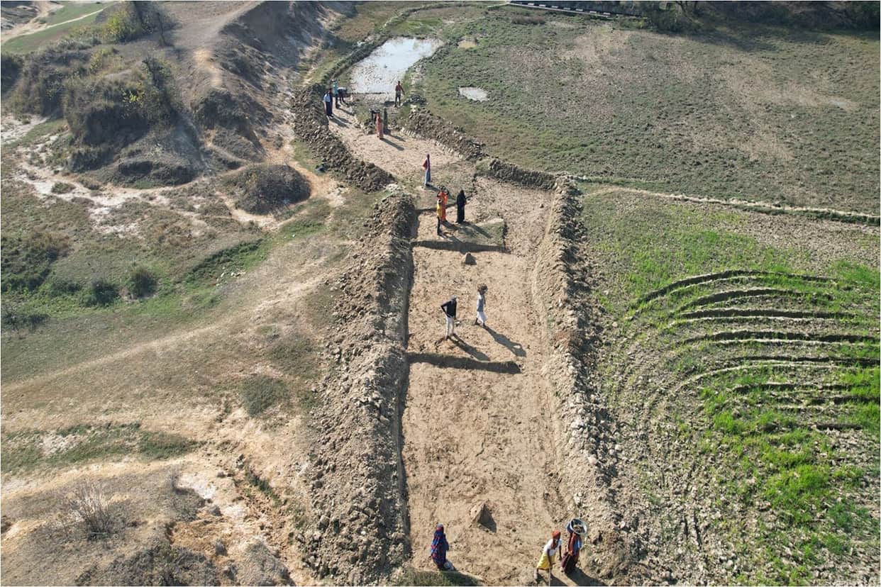 Cleaning of 10 seasonal drains along a six-kilometer stretch will ensure the uninterrupted flow of the Mandakini.