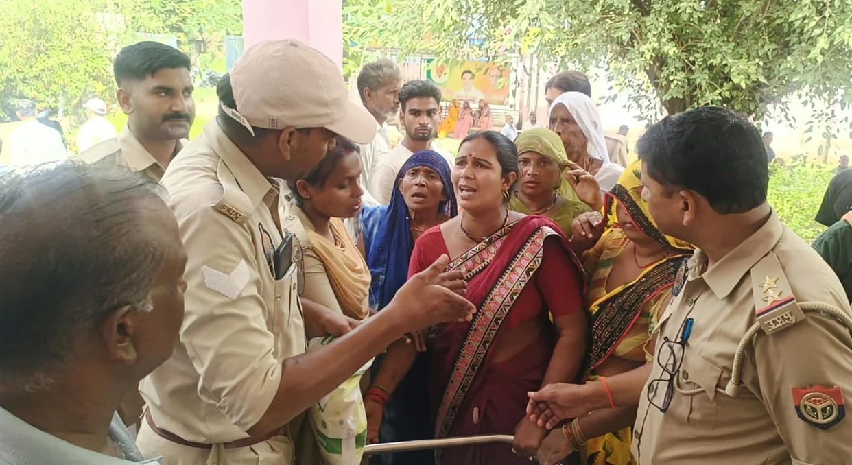 Death of married woman; uproar by her maternal family at the post-mortem center.