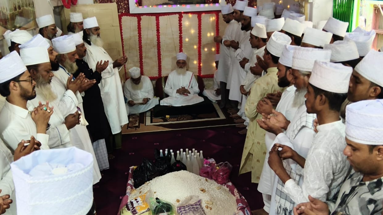Dye me in Your own hue, O Khwaja Shamsuddin Piya.
