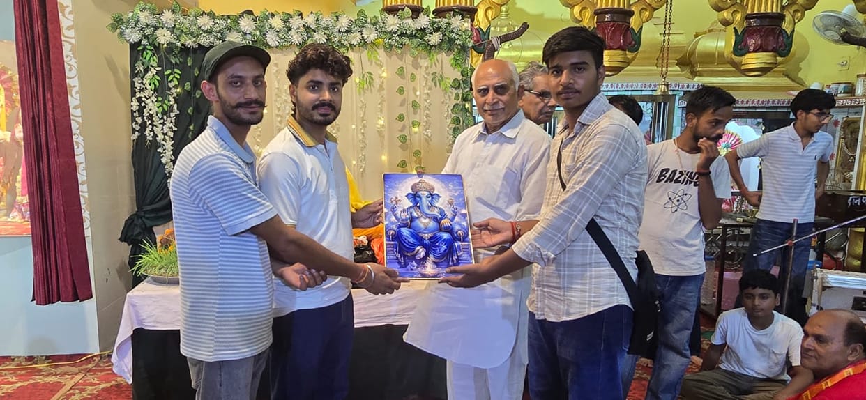 Swarg Dwar Temple premises resounded with *bhajan-sankirtan*.