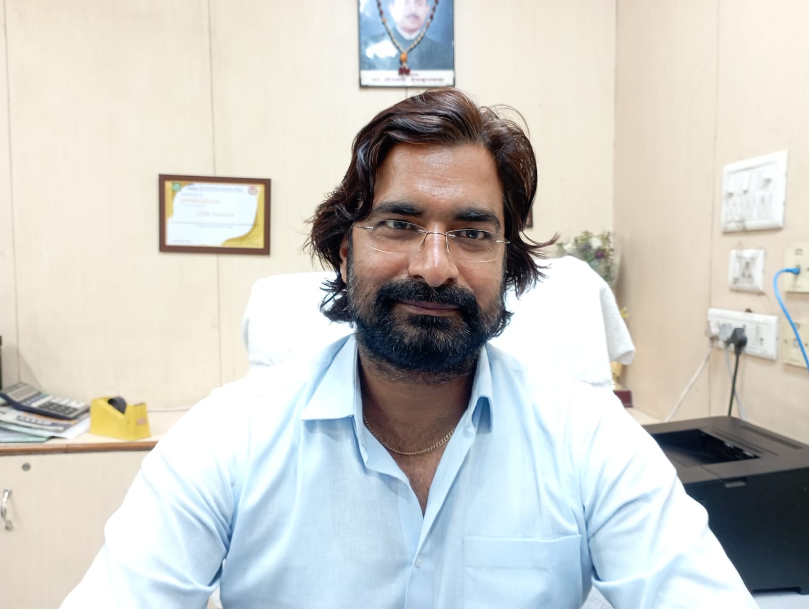 जानकारी देते एलडीएम राजीव निराला। संवाद