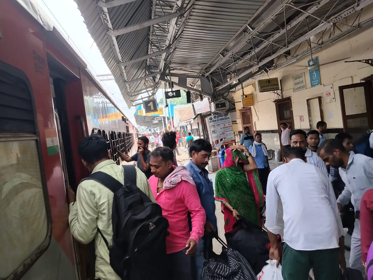 No rooms in the Mahangari and Suheldev Express until November 20