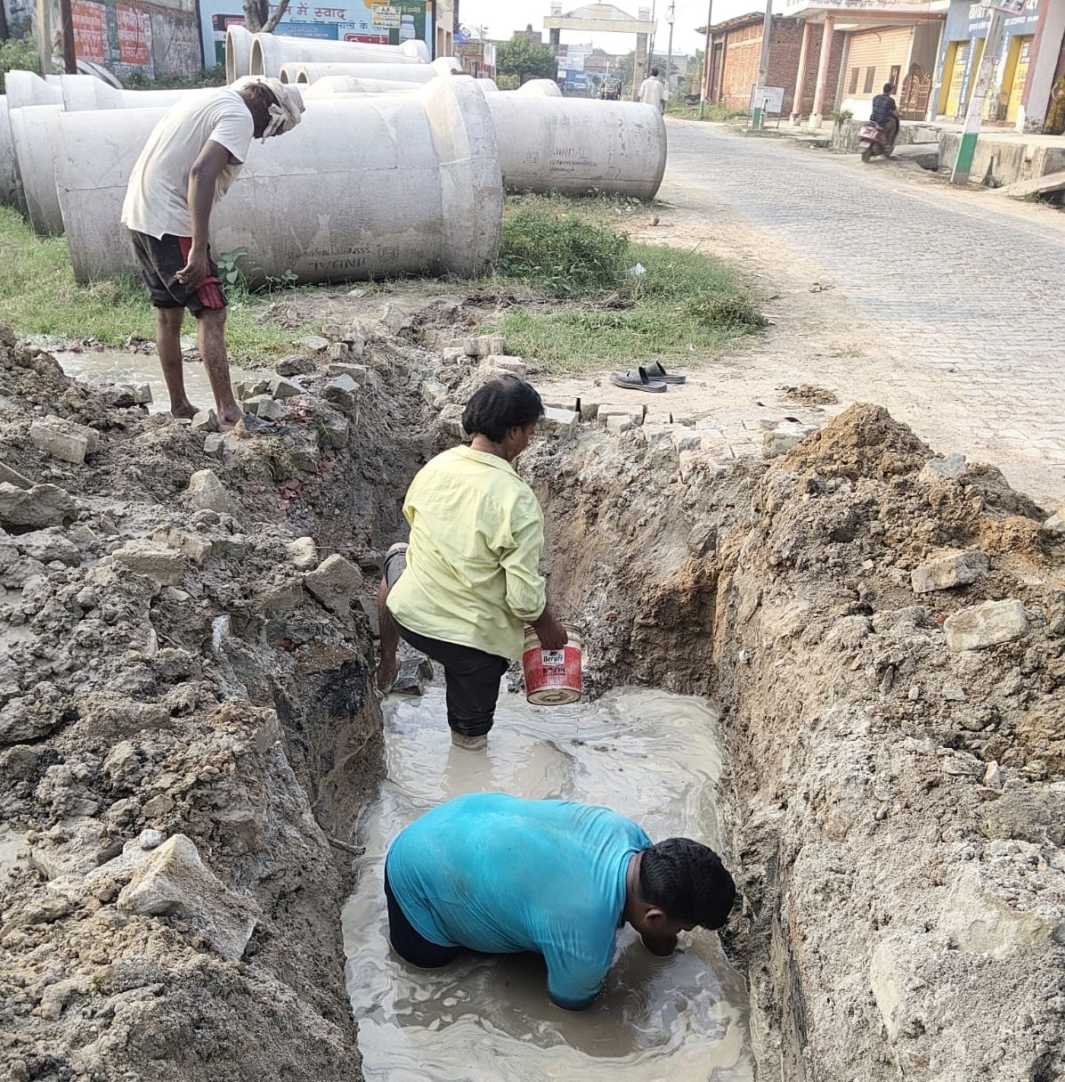 Residents of 200 households in Hasayan have been facing a drinking water crisis for two days.