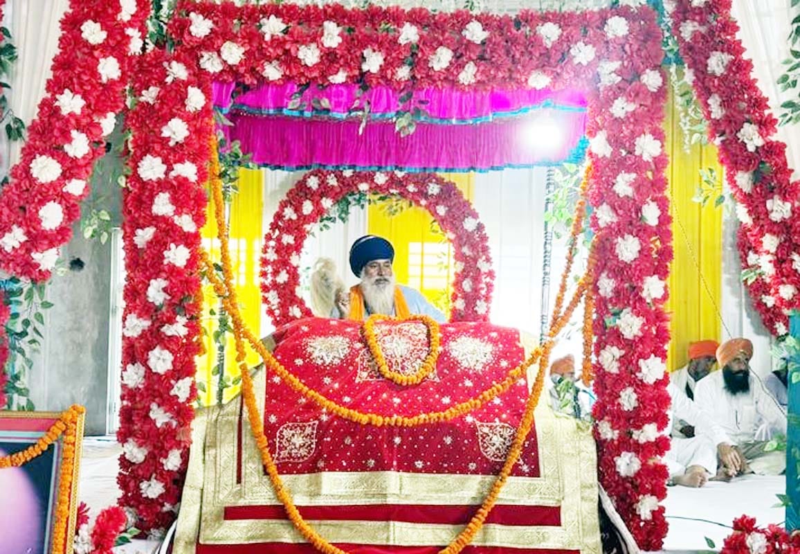 Shabad-Kirtan held at the Gurudwara on the death anniversary of Sant Sukhdev Singh.
