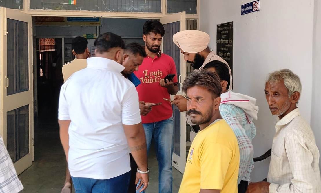 Body of a young man found in the dilapidated building of the Gadli veterinary hospital; murder suspected.