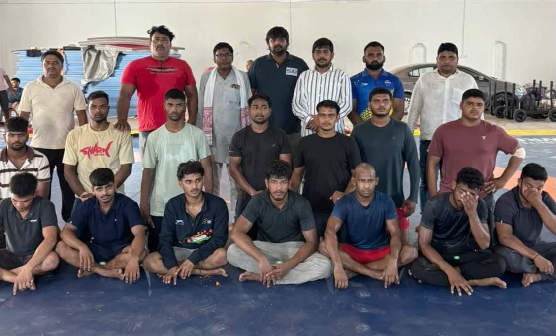 16 wrestlers selected for the divisional wrestling team.