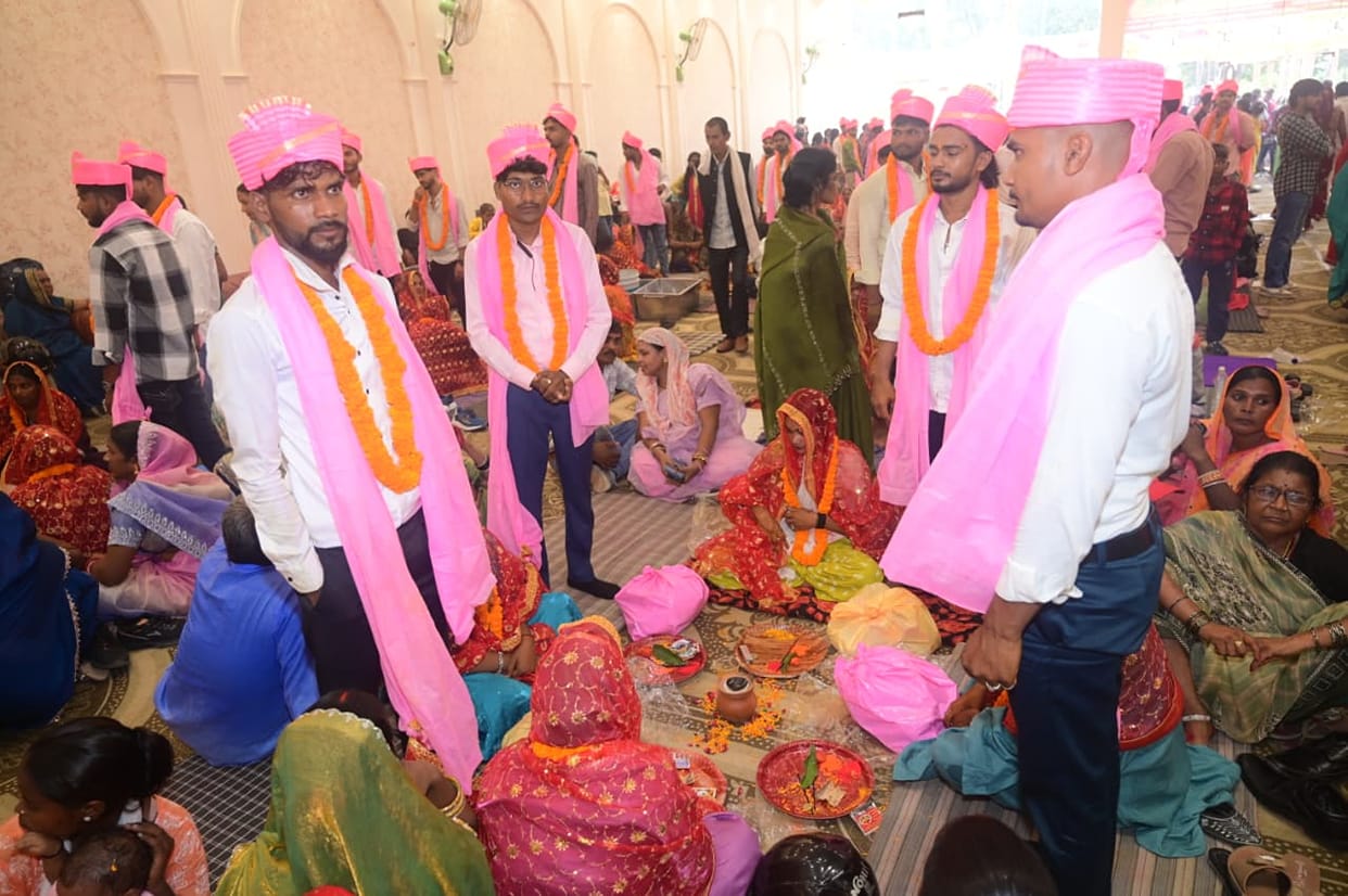 107 couples united in marriage through religious rituals.