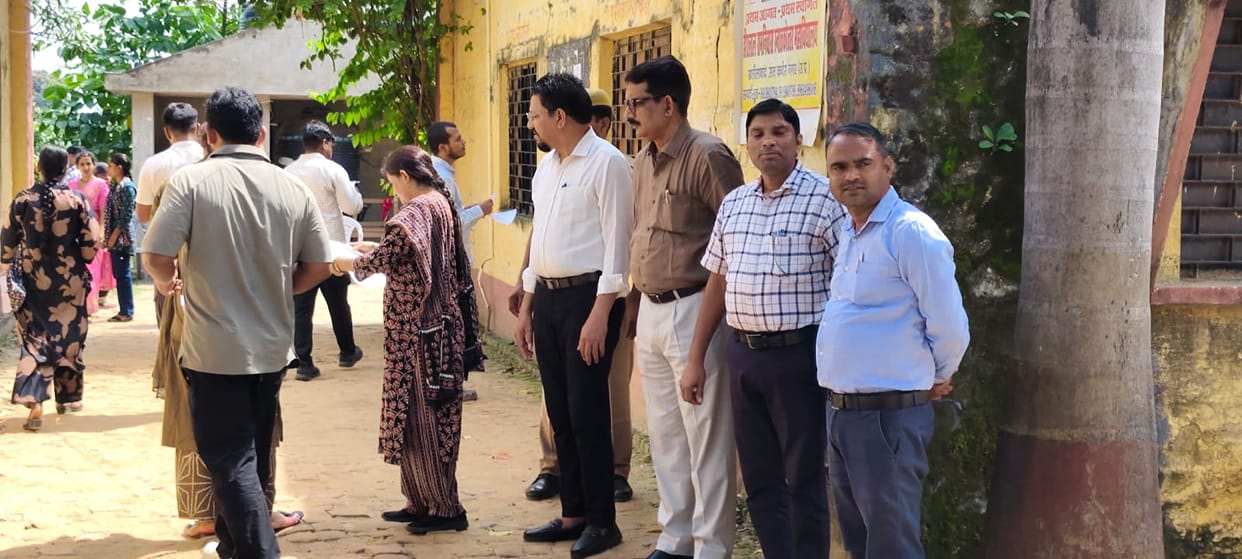 3,725 candidates appeared for the D.El.Ed. examination.