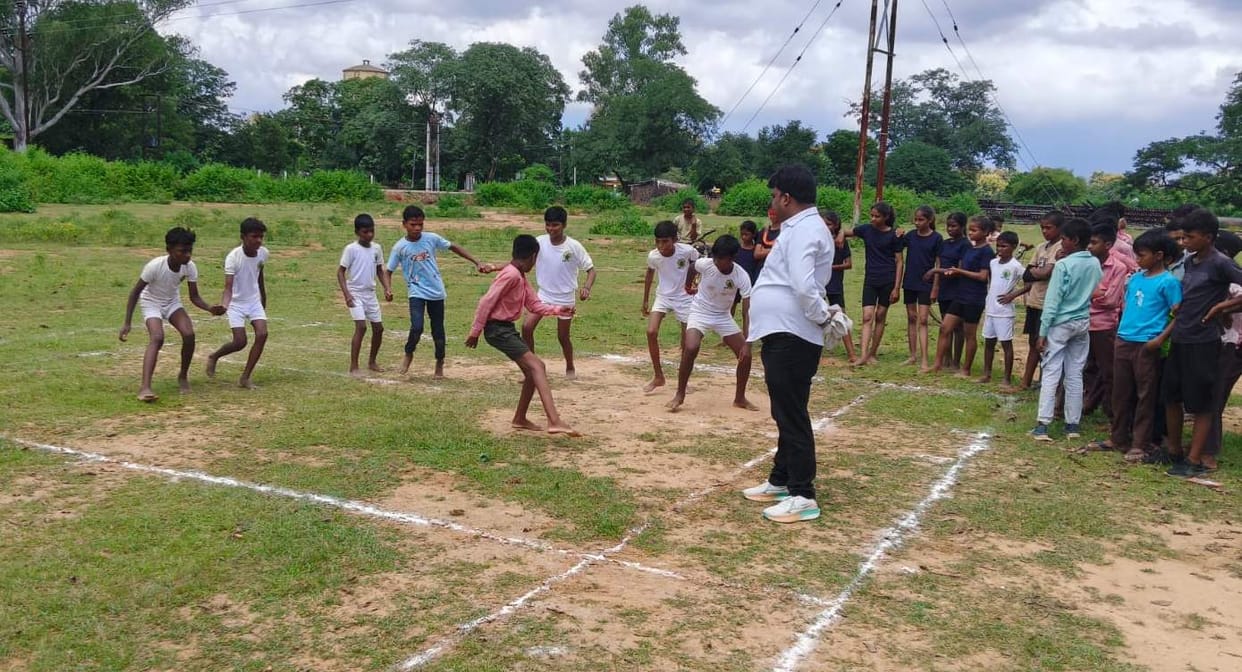 Bojh team dominates in Kabaddi; Majhgawan team dominates in Kho-Kho.