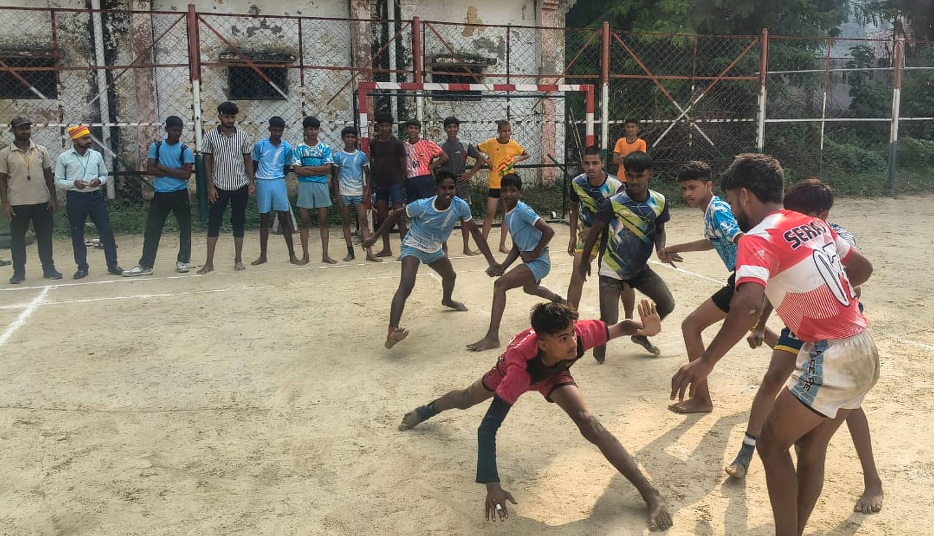 पंत स्टेडियम में ट्रायल देते कबड्डी खिलाड़ी। स्रोत- स्टेडियम