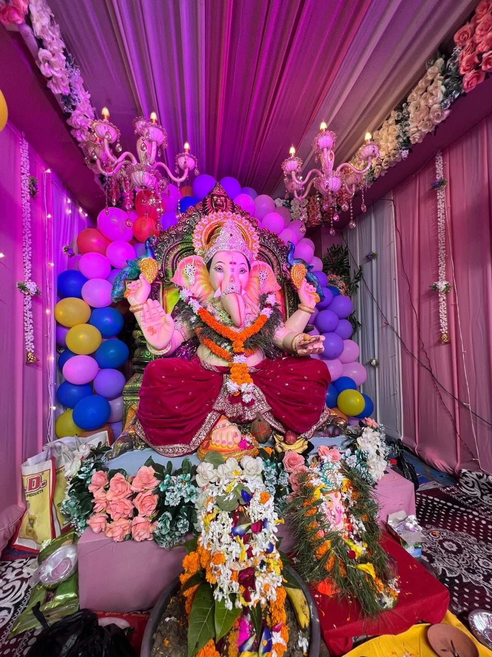 Mahajani Tola echoed with chants of 'Ganpati Bappa'.