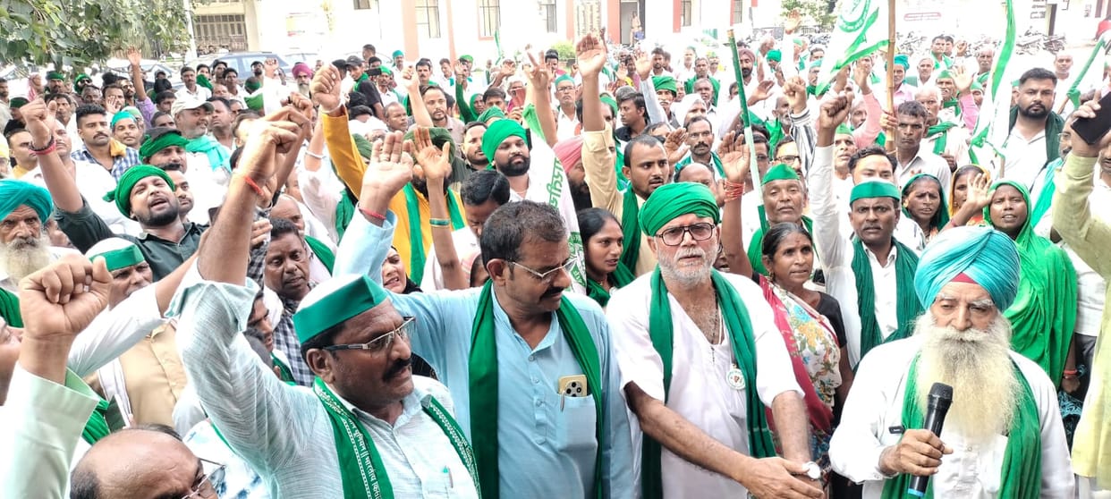 Farmers took out a procession for paddy procurement at government purchase centers.