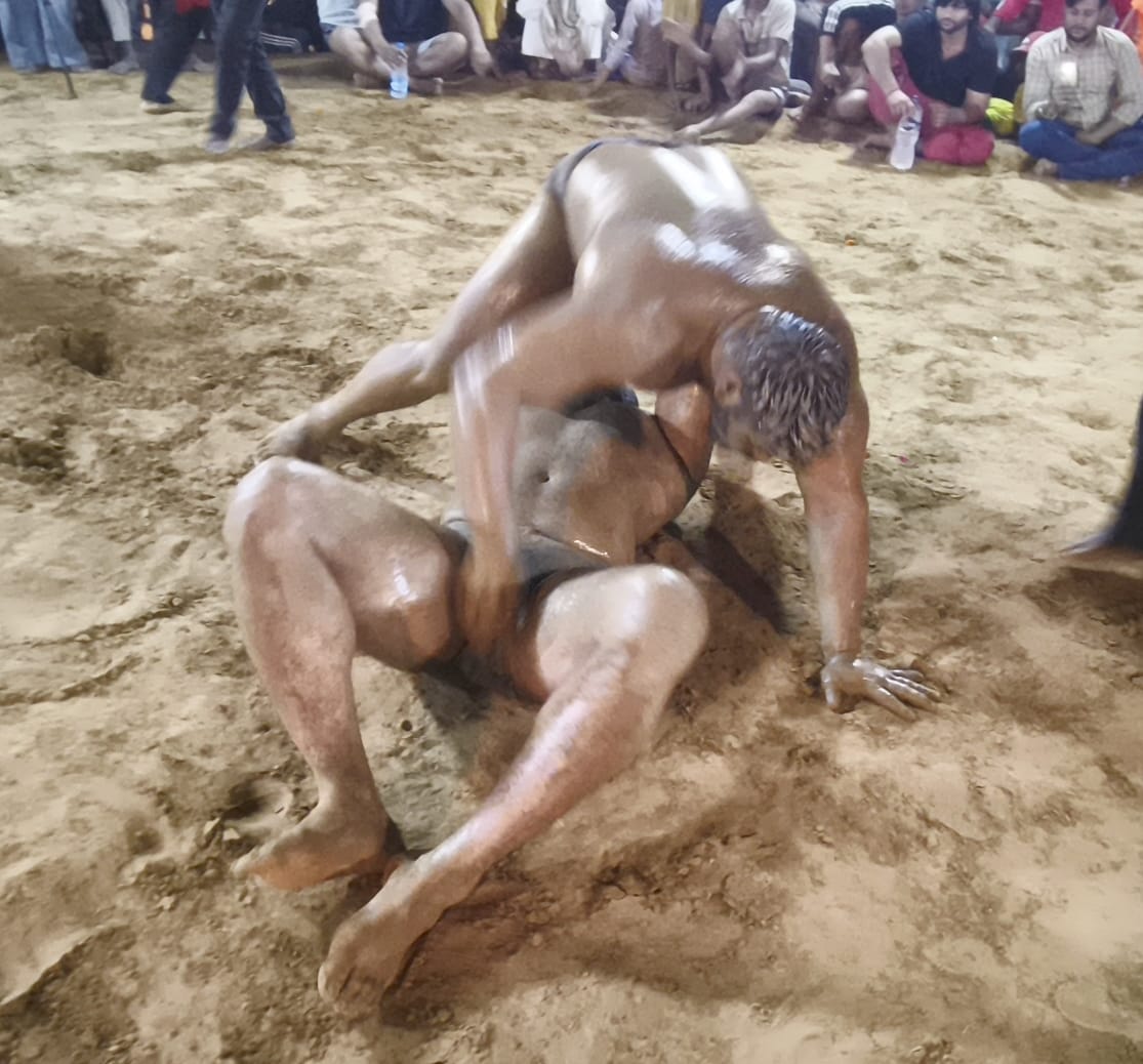 The final wrestling bout between the Indian 'Kesaris' ended in a draw.