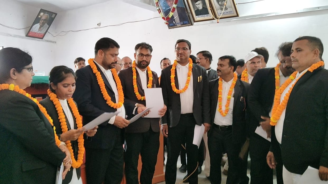 Create an environment befitting the dignity and interests of advocates: District Judge