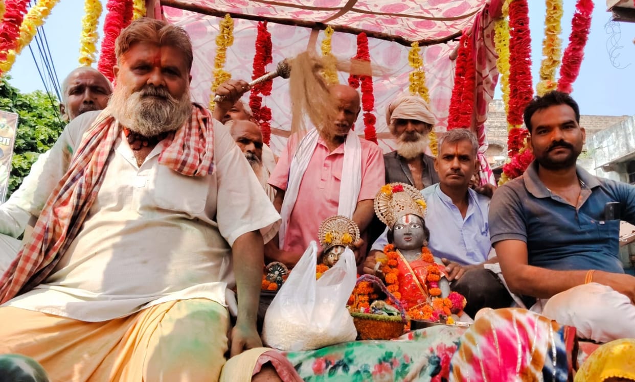 Flowers showered on Lord Vishnu's palanquin procession.