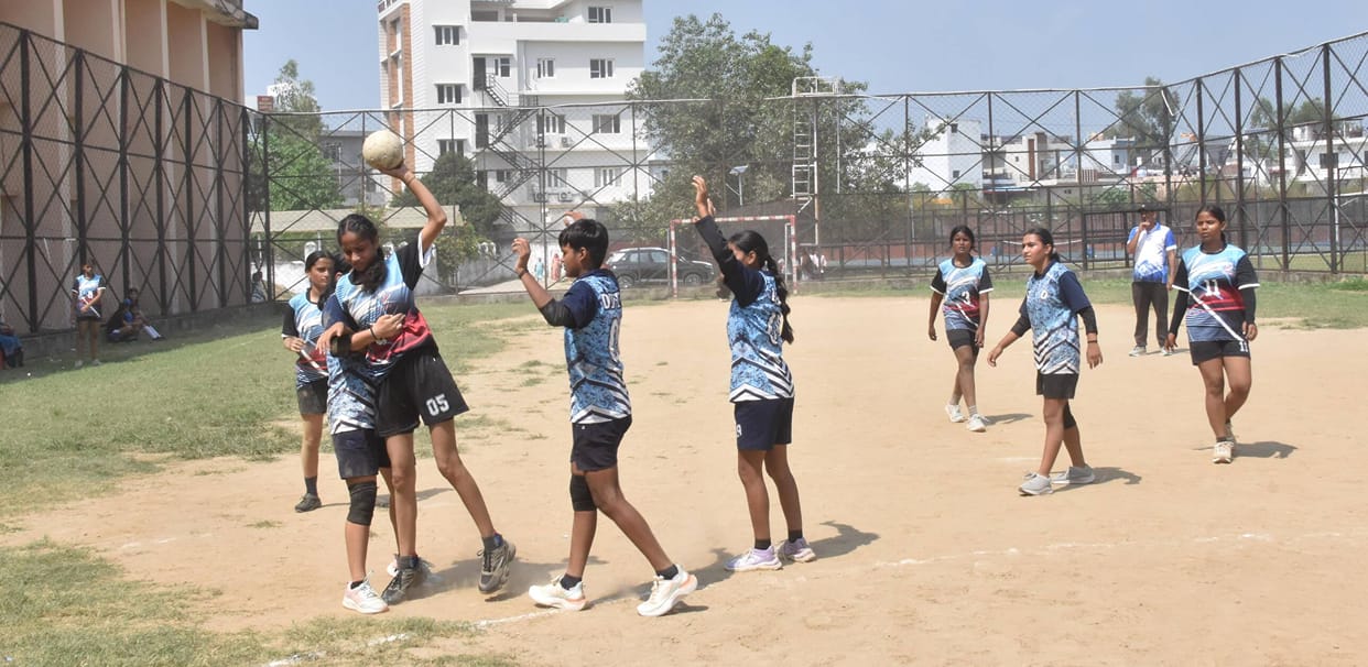 Jakhera defeated Bathu School 19-2 in handball.