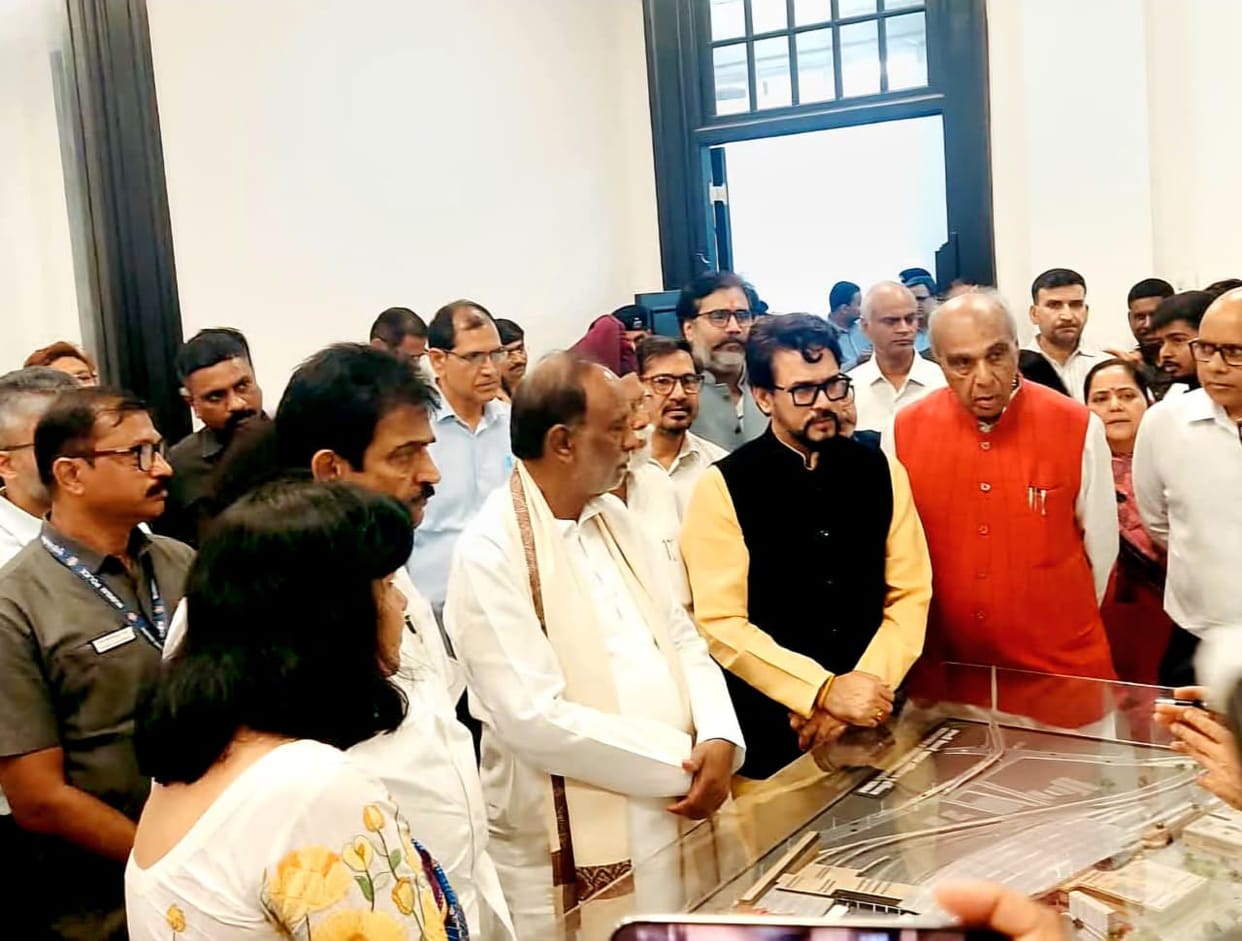Anurag Thakur inspected CSMT during the PAC study tour.