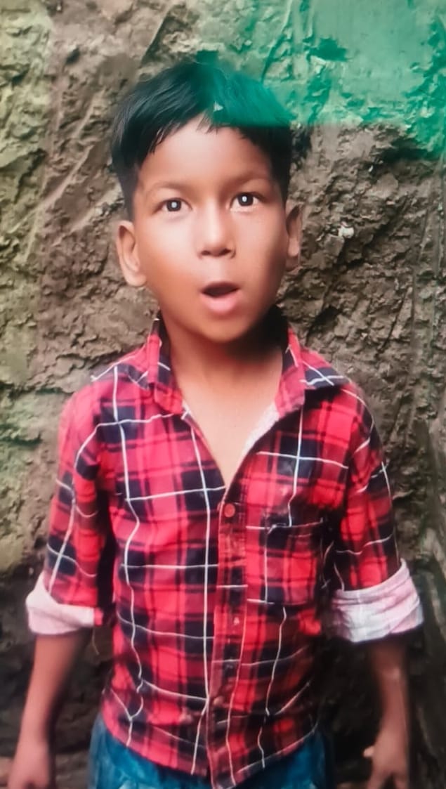 Boy dies after coming under the wheel of a tractor-trolley