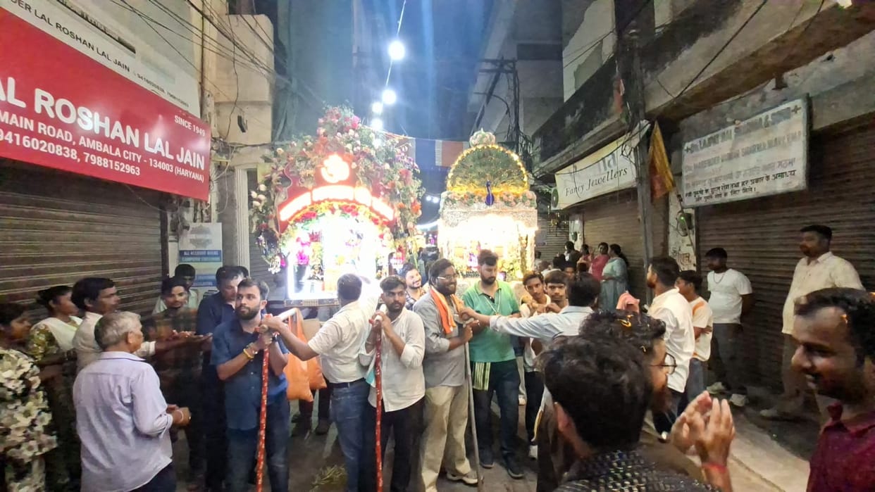 Swings arrived at Naurangrai Sarovar, devotees arranged boating