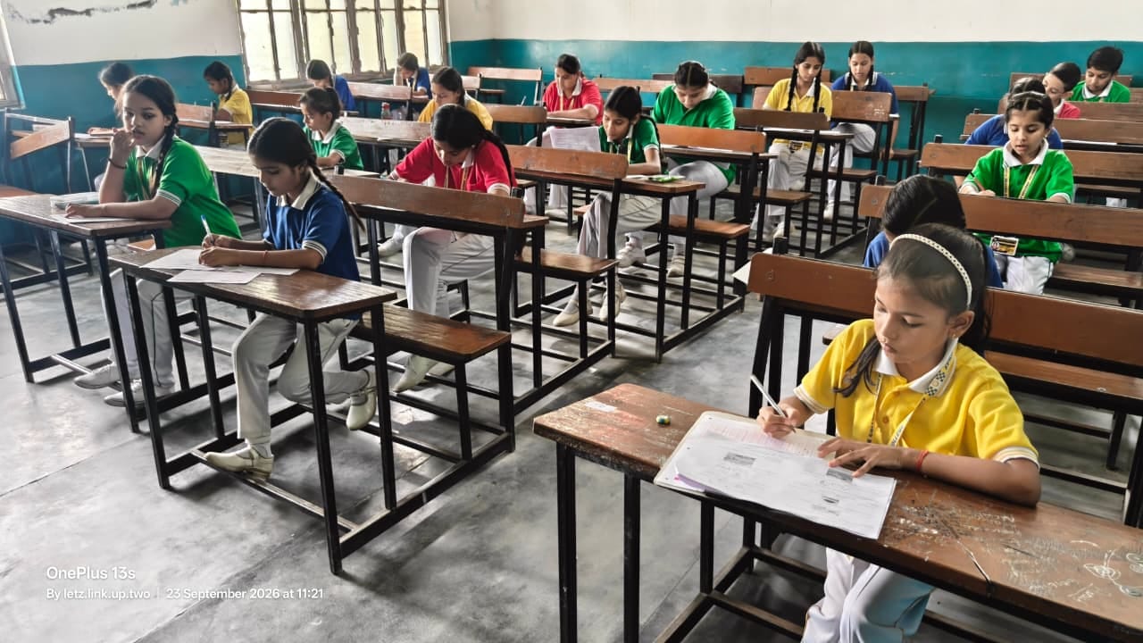अमर उजाला ओलंपियाड परीक्षा में शामिल बच्चे। संवाद