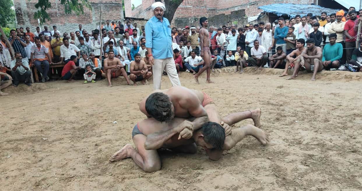 Ram Narayan became 'Dangal Kesari' after defeating Vishwajeet.