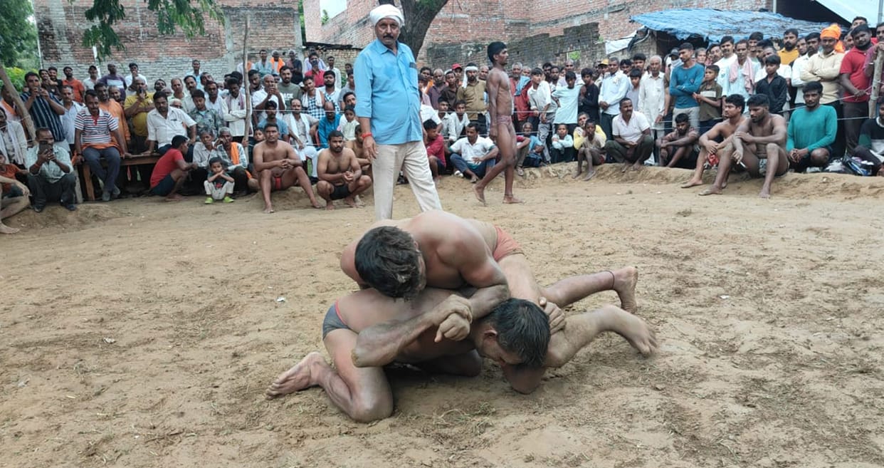Ram Narayan became 'Dangal Kesari' after defeating Vishwajeet.