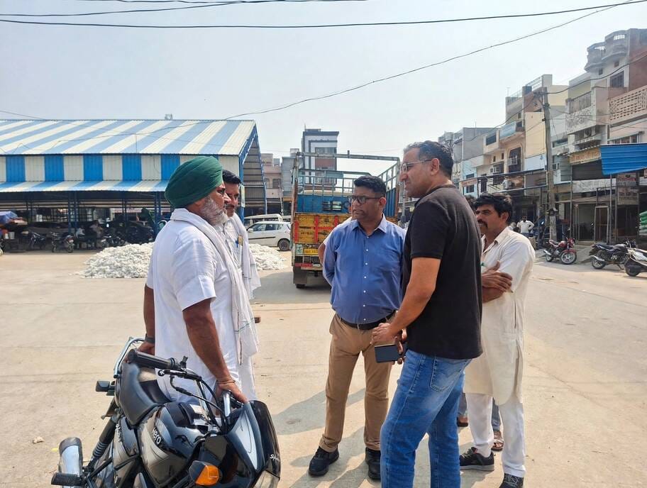 The CEO inquired about the issues faced by farmers at the Bhuna procurement centers and the grain market