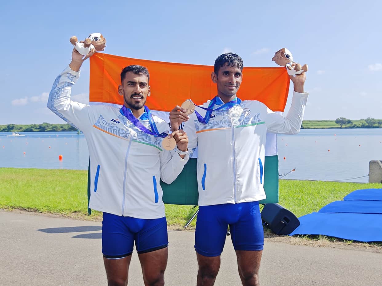 Took the helm, grasped the oar... and won the Asiad.