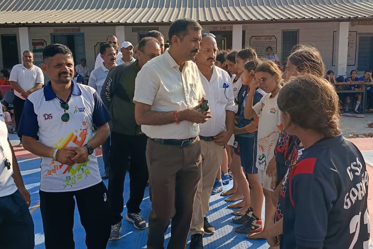 Salooni students win Kabaddi and Badminton titles.