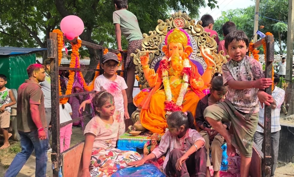 Tears welled up as Ganpati mounted the chariot.