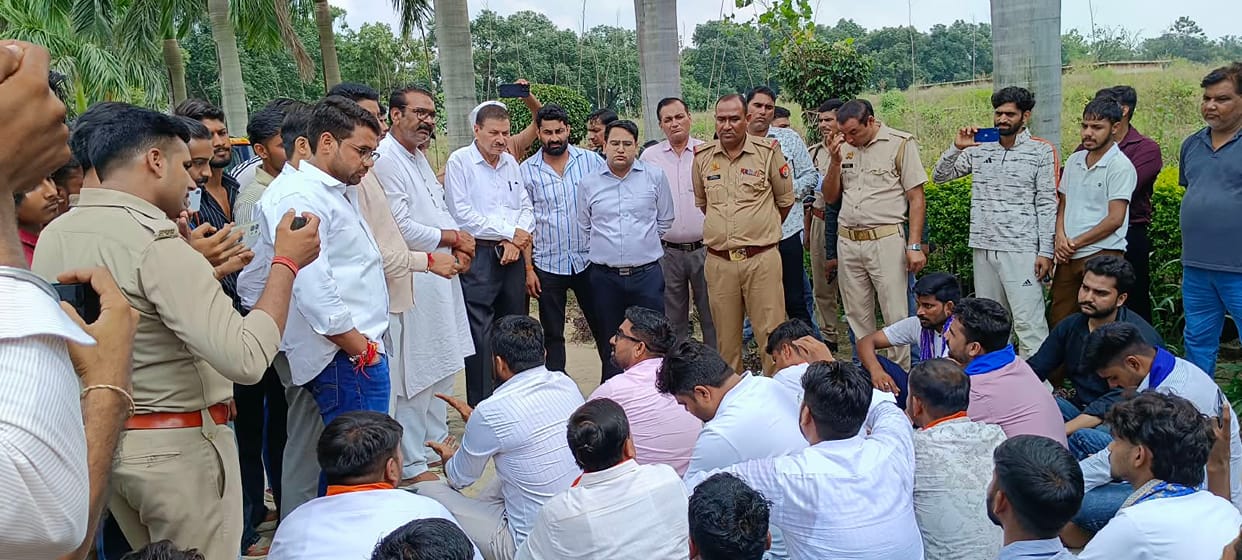 Students' sit-in at Hastinapur Institute ends; assurance given regarding two years of study.