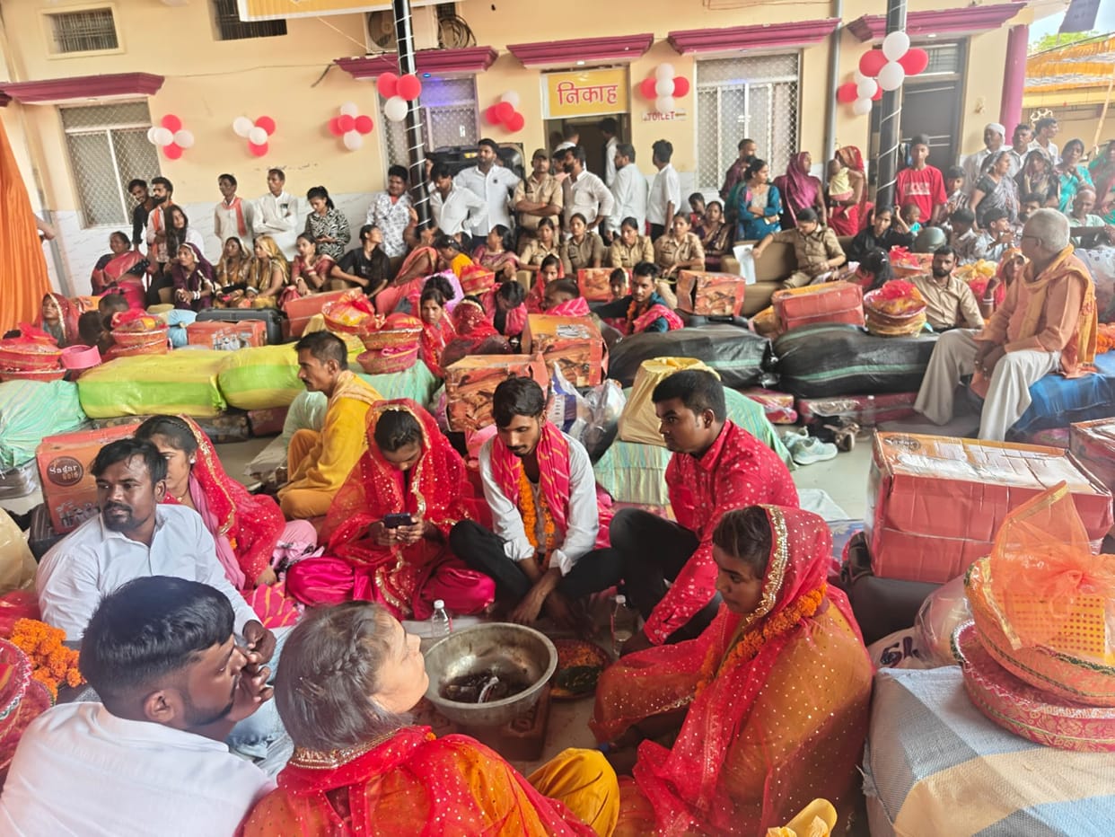 68 couples joined hands.