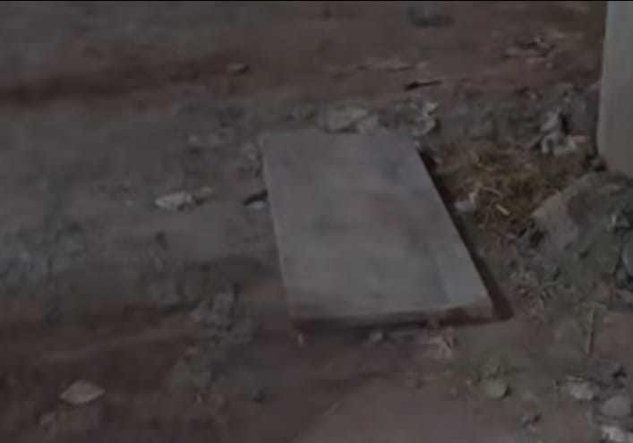 फ्लाइओवर से नीचे गिरी लोहे की प्लेट स्वंय