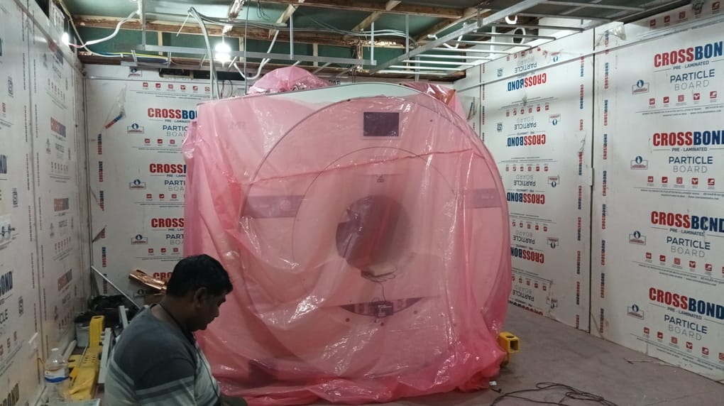 फोटो 01 सिविल अस्पताल पठानकोट में पहुंची एमआरआई मशीन। संवाद