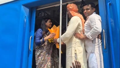 फोटो 23जेएनडी31-हाइड्रोजन ट्रेन में जींद पहुंचने के बाद भाजपा प्रदेशाध्यक्ष अर्चना गुप्ता का स्