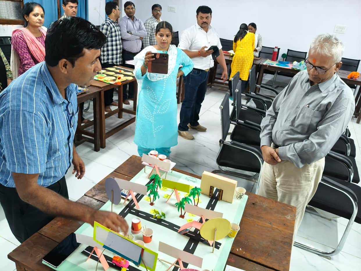 Art taught mathematics and science; Snehlata and Sonakshi topped.