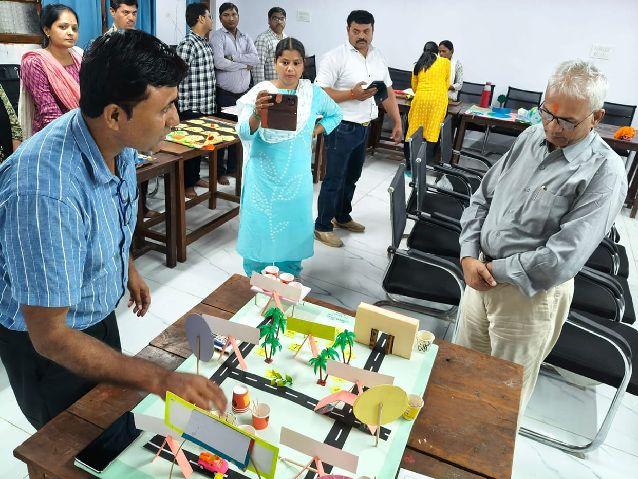 Art taught mathematics and science; Snehlata and Sonakshi topped.