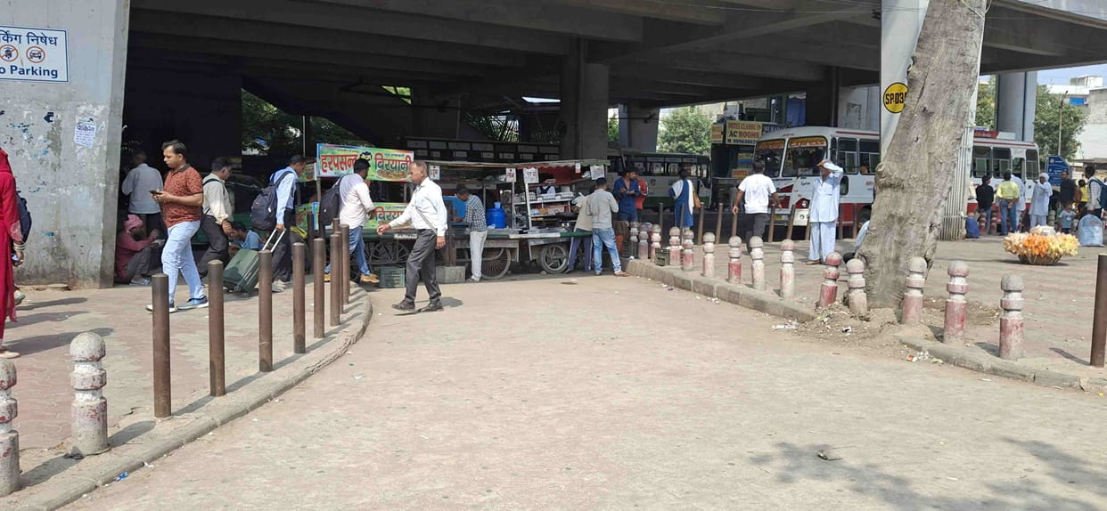 Traffic chaos outside metro station; city residents inconvenienced.