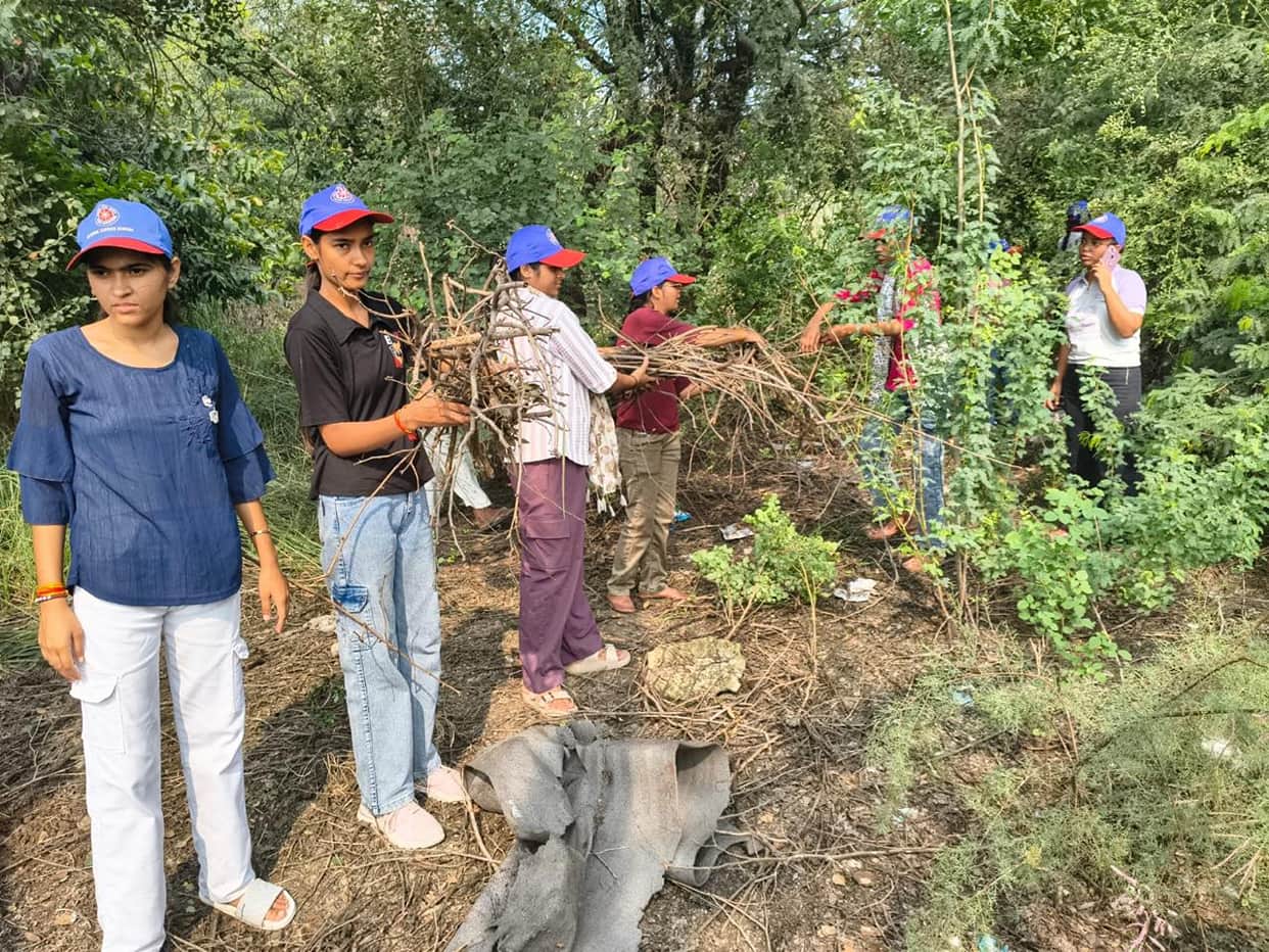 Volunteers performed voluntary labor at the NSS camp.