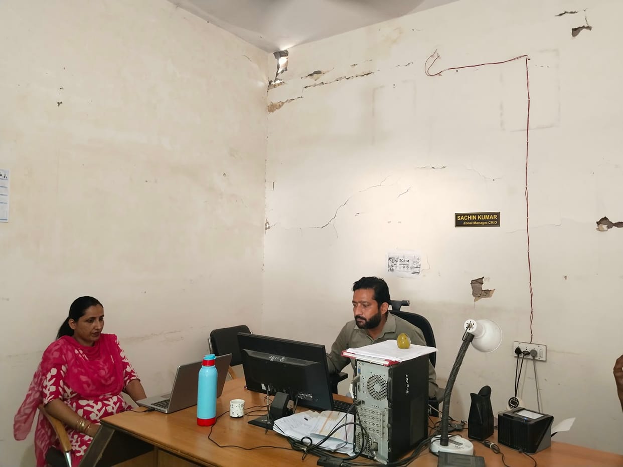 Notices issued to four shop owners; preparations underway to seal two shops