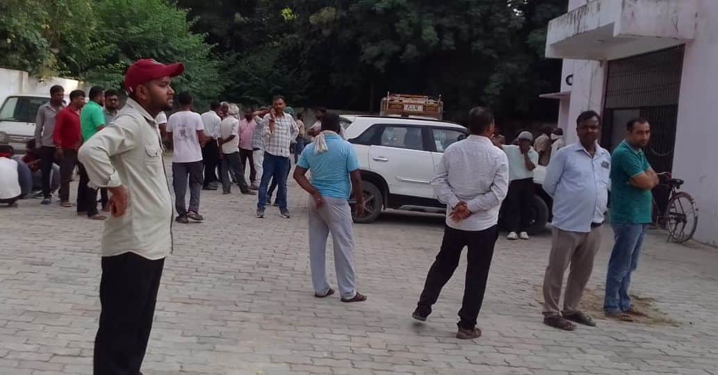 Cashier dies after collision with tractor-trolley