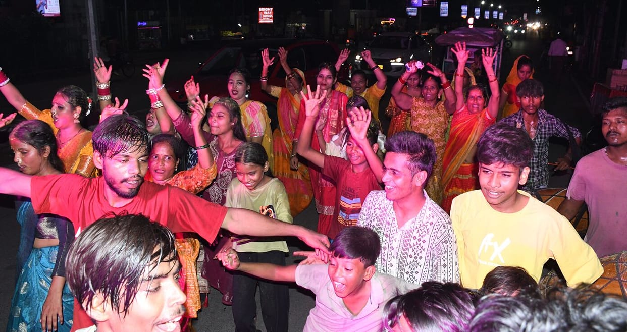 Scholars from Ayodhya and Varanasi performed the worship of Ganpati Bappa.