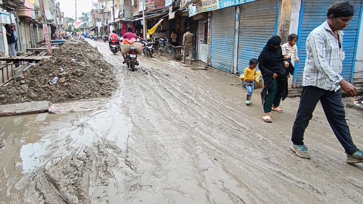 Passersby and locals troubled by soil from under-construction drain