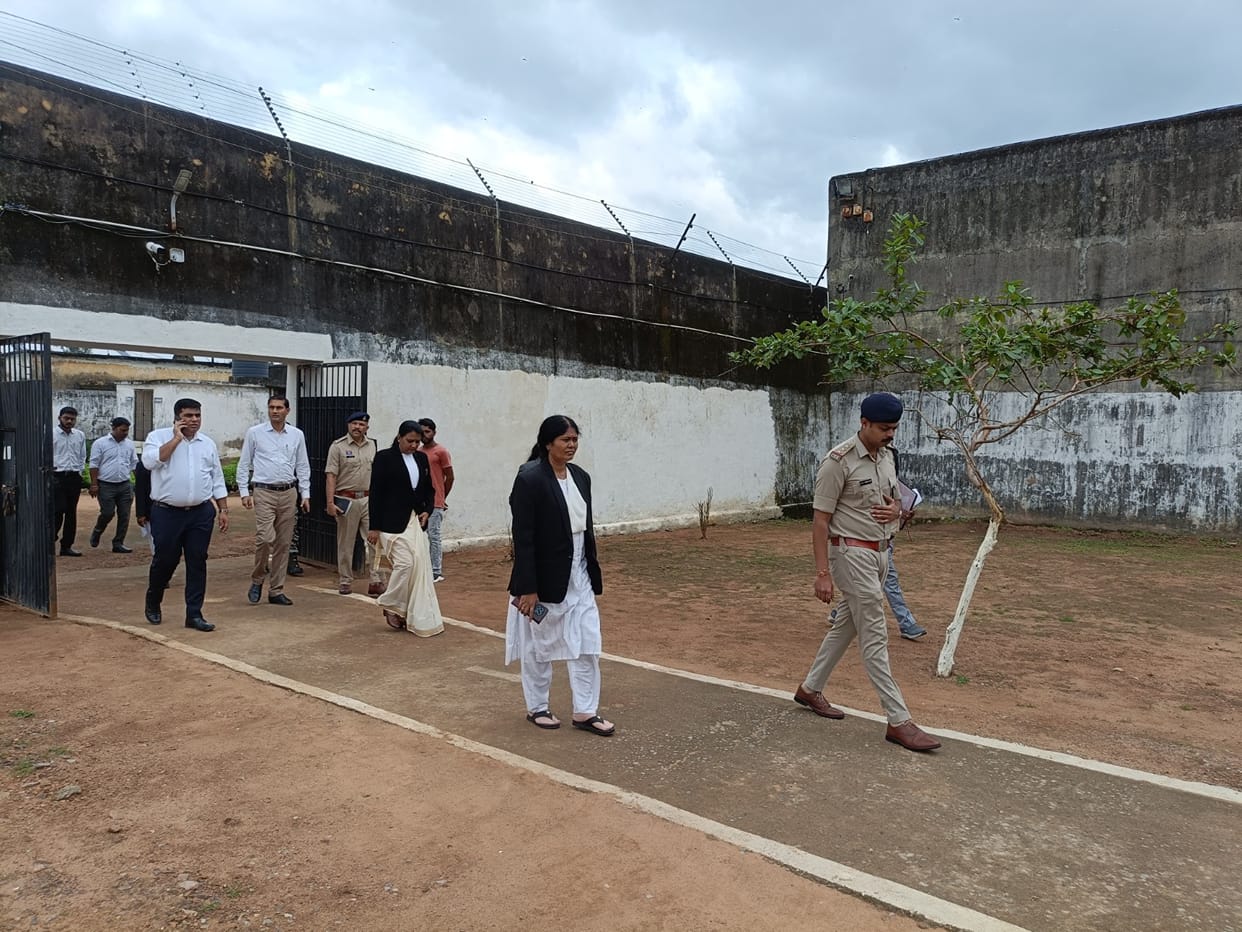 Judge Nita Yadav and Collector Kunal Dudawat inspected Korba jail today, reviewed food, health, sanitation,