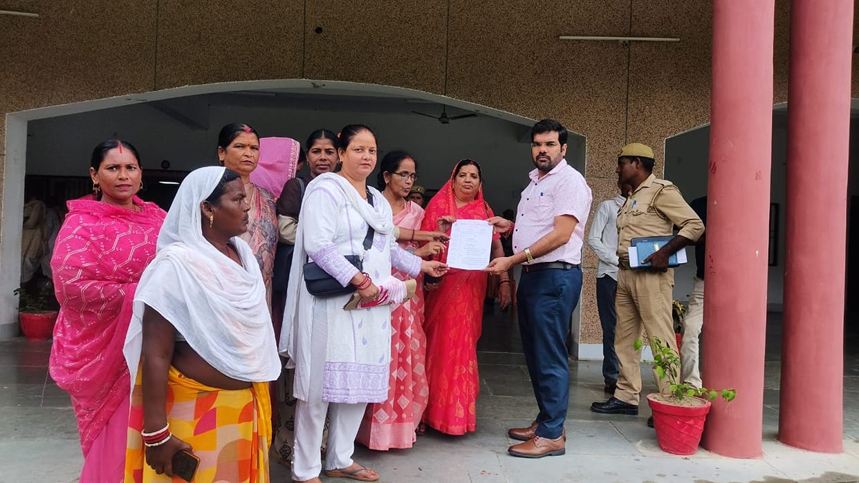 Protest regarding honorarium and the Poshan Tracker