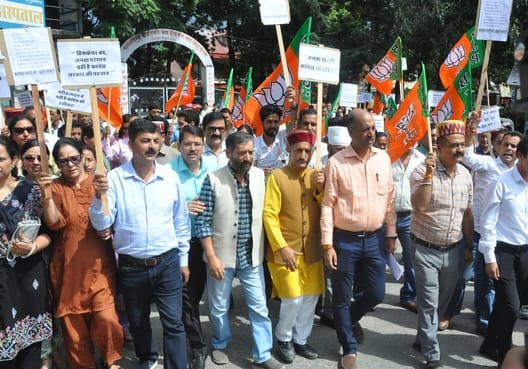 BJP protest in Dhalpur; scuffle ensues during burning of CM's effigy.