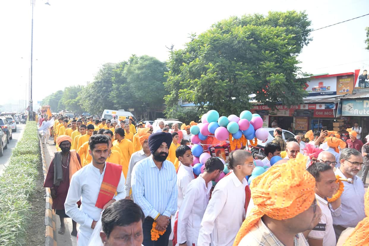 Captivating tableaux captivated hearts as Lord Vaman set out on a procession through the city.