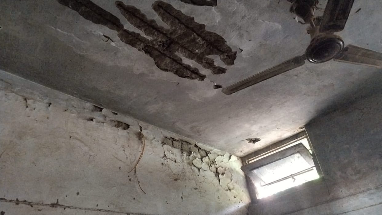Fear of accidents due to dilapidated shops at the new wholesale market; high-value transactions take place, yet repairs are urgently needed.