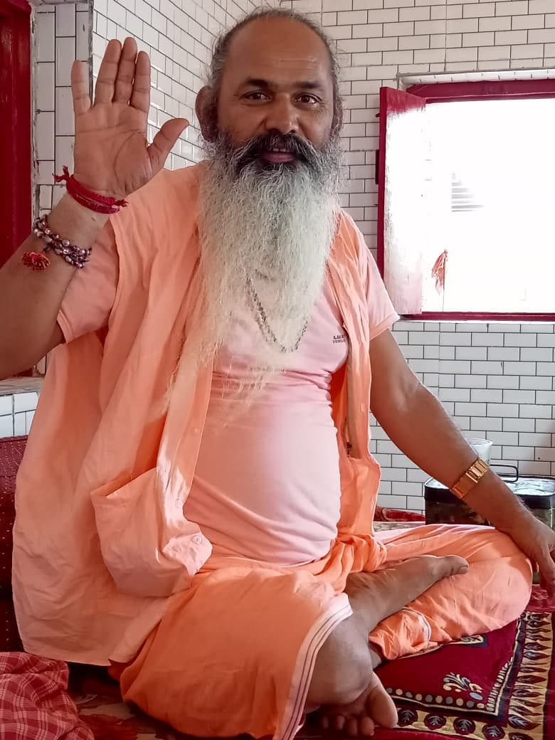 महंत दुर्गाजी गिरि महाराज पागल बाबा।