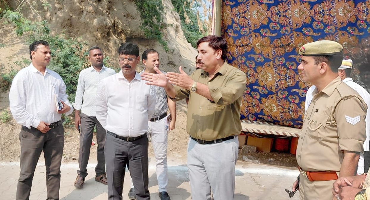 The newly appointed DM offered prayers at the Dauji Maharaj Temple and inspected the arrangements for the fair.